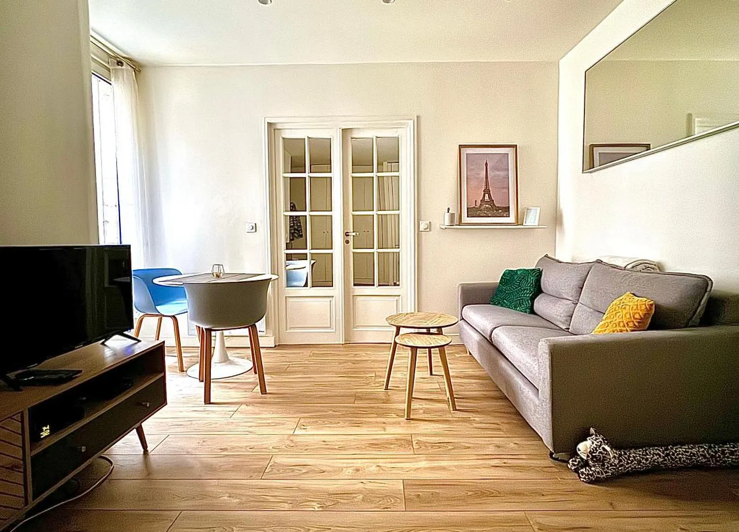 Modern & Central Apartment location